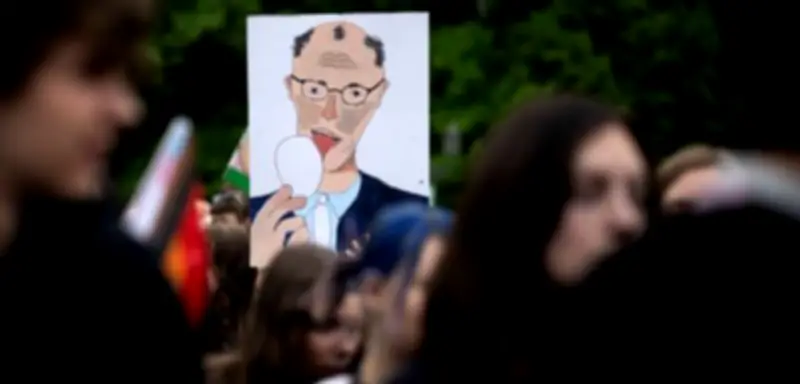 „Mehrzweckeier“: Neuer Protest-Begriff gegen Kanzler Merz
