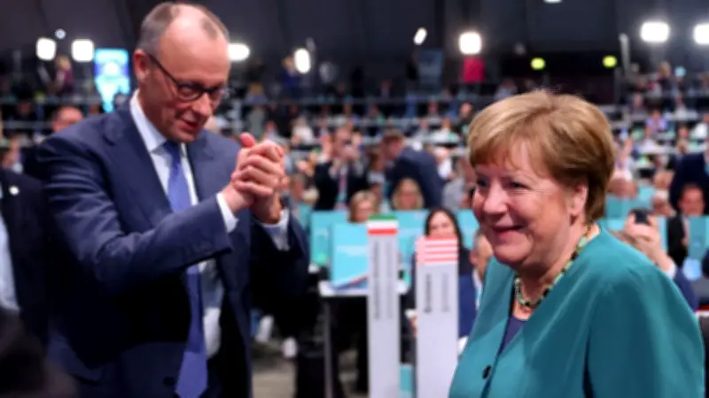 Merkel räumt Fehler ein und verteidigt Merz in überraschendem Interview