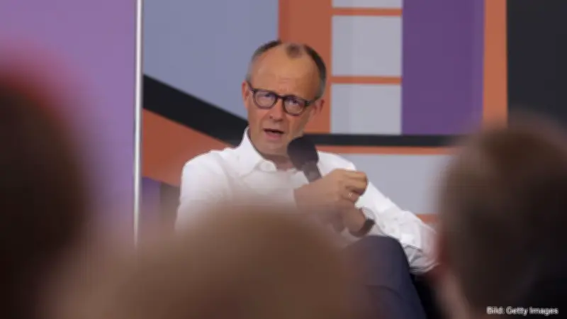 Merz: Demokratie wird von rechts und links angegriffen