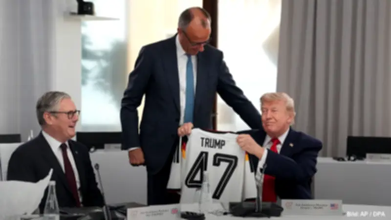 Merz schenkt Trump DFB-Trikot mit Trump und Nummer 47