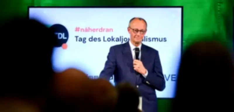 Merz schickt krebskranker Frau Autogrammkarte nach schroffem Dialog