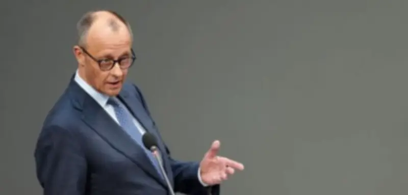 Merz stellt sich im Bundestag: Rente, Wirtschaft, Irankrieg im Fokus