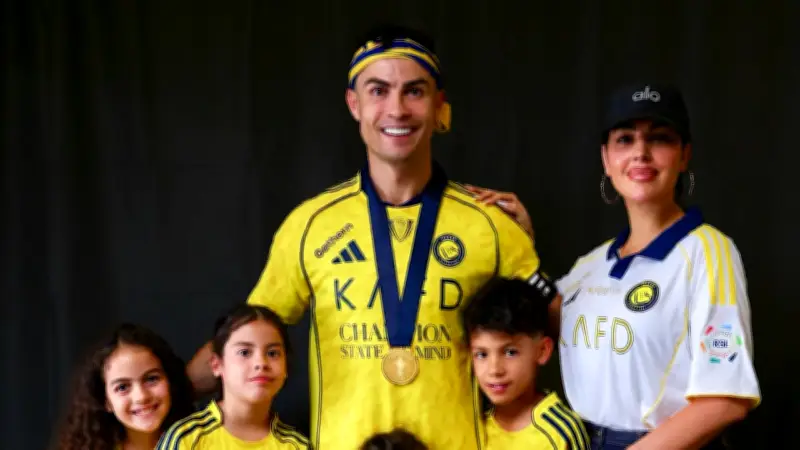 Messi-Frau Antonela feiert Ronaldo-Tochter Bella Esmeralda