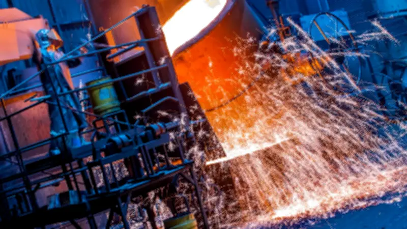 Metall- und Elektroindustrie investiert weniger und verlagert Jobs ins Ausland