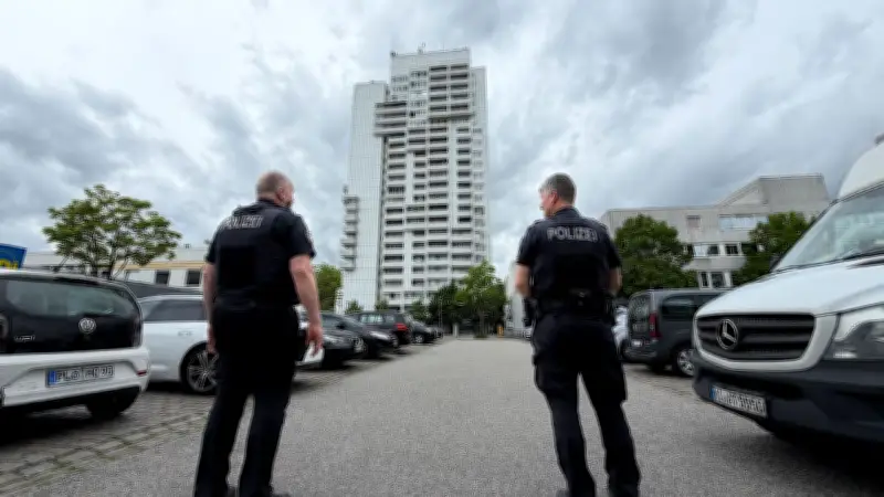 Mordanschlag auf Polizistin: 242 Klingeln, ein ganzes Hochhaus unter Verdacht