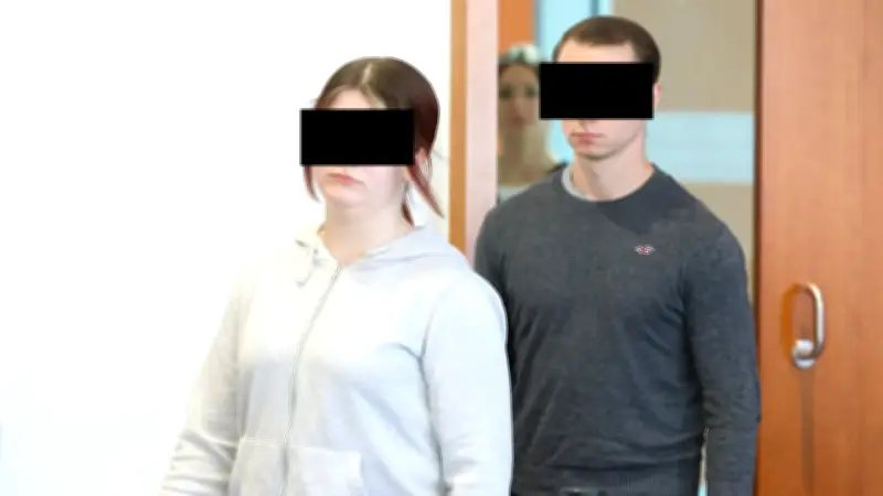 Mutter und Partner wegen Kindesmisshandlung vor Gericht: Kinder in Messie-Wohnung gefesselt?