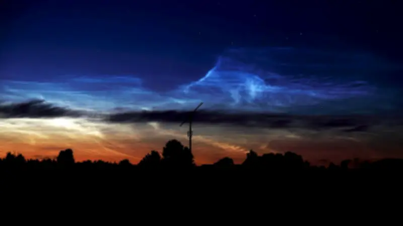 Nachtleuchtende Wolken: Spektakuläres Himmelsphänomen zur Sommersonnenwende