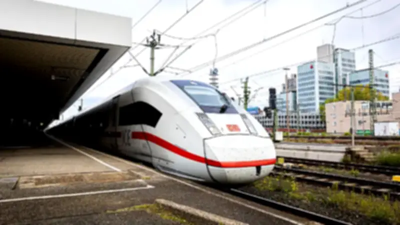 Oberleitungsdiebstahl legt Bahnverkehr in Hannover lahm