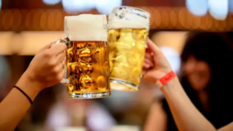 Oktoberfest 2026: Bierpreis steigt, aber 16-Euro-Marke nicht geknackt