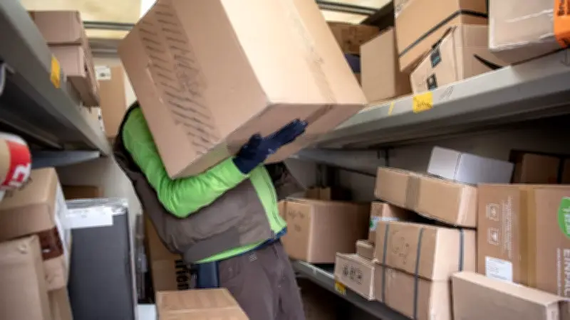 Paketbote in Singen: 20.000 Euro gestohlen