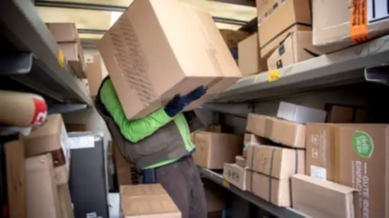 Paketbote in Singen soll Ware im Wert von 20.000 Euro gestohlen haben
