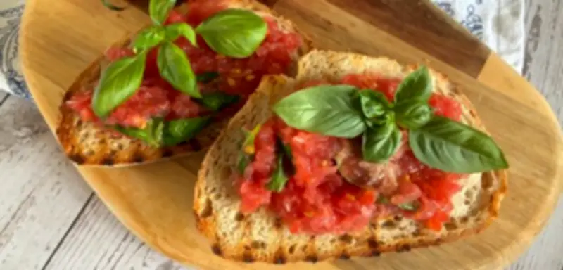 Pan con Tomate und Sa costedda: Zwei günstige Tomatenbrote im Vergleich