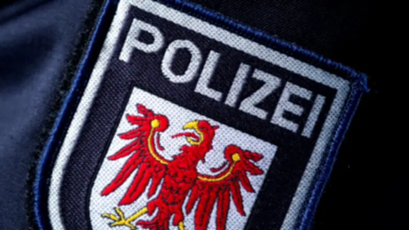 Polizei fahndet bundesweit nach Debitkarten-Betrüger mit Foto