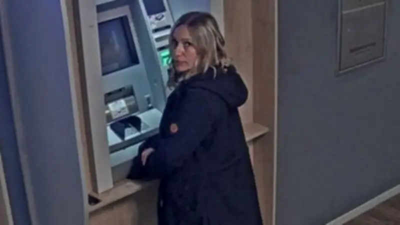 Polizei jagt blonde Bank-Betrügerin in Brandenburg