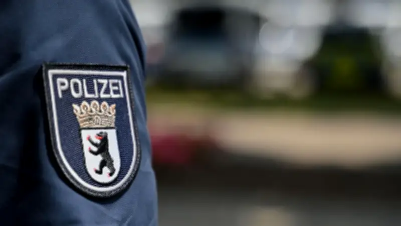 Polizei prüft Körperverletzung im Amt nach Streit in Berlin