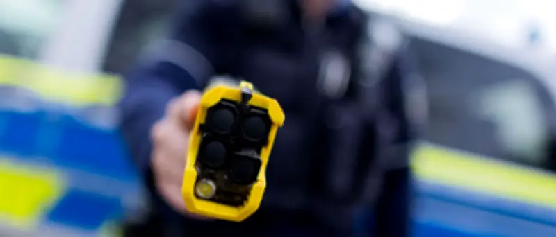 Polizei setzt Taser gegen randalierenden Mann in Charlottenburg ein