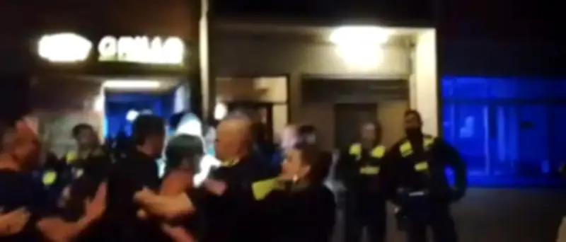 Polizeigewalt oder Linksextreme? Vorwürfe nach Straßenfest in Berlin-Friedrichshain