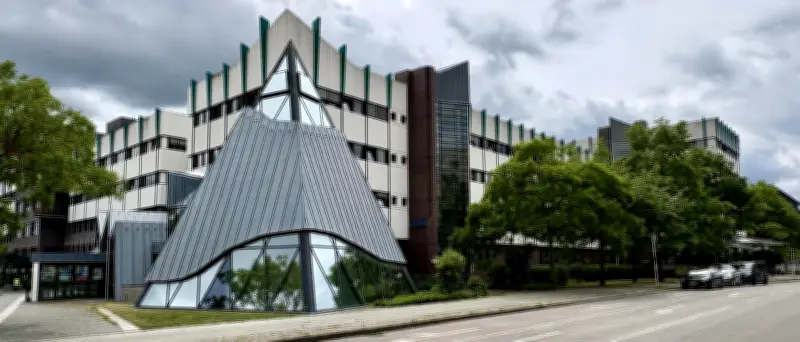 Postmoderne Pyramide in Hellersdorf: Schüler/Wittes Meisterwerk