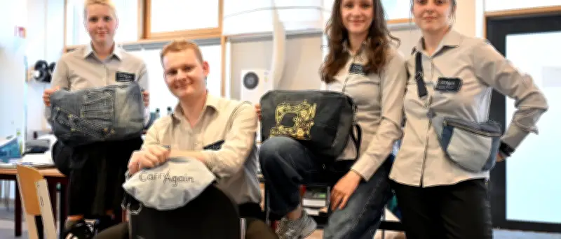 Potsdamer Schüler gründen Firma: Upcycling-Taschen aus alten Jeans