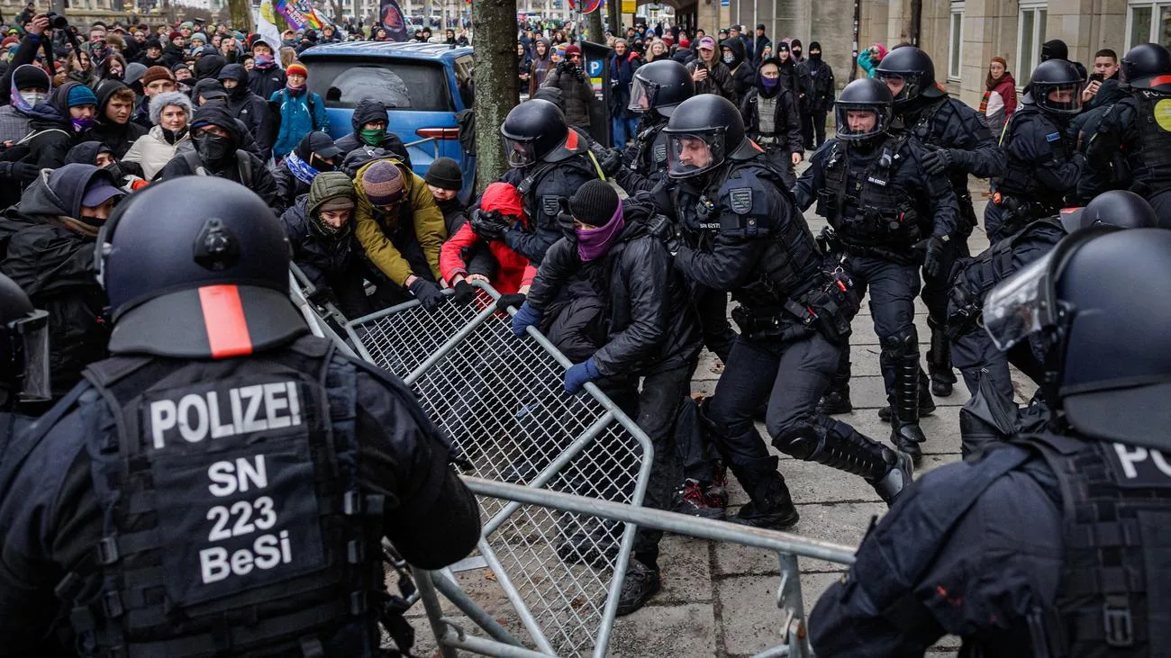 Tausende protestieren in Dresden gegen rechtsextremen Aufmarsch