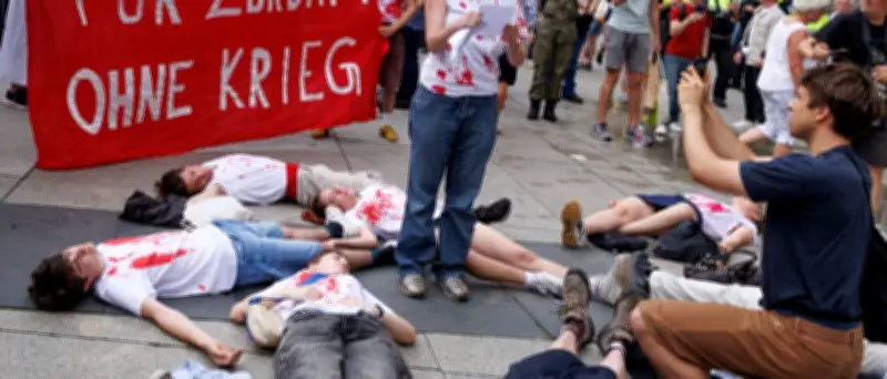 Protest stört Bürgerfest zum Veteranentag: Pistorius kontert