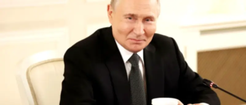 Putin bei Wirtschaftsforum: Dialog mit Westen gesucht – Lob für AfD