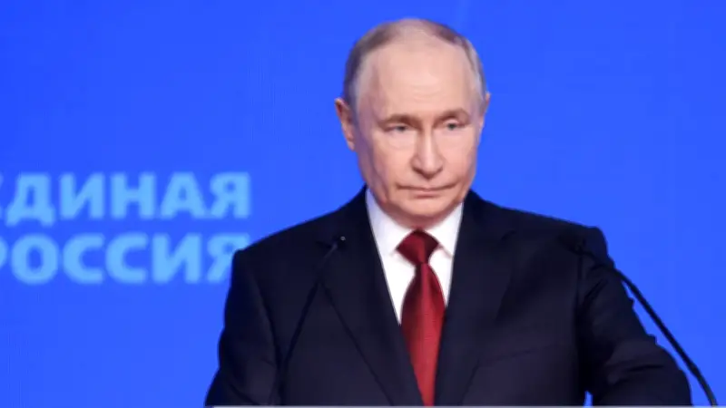 Putin räumt Probleme ein: Brennende Ölanlagen und Benzin-Chaos in Russland