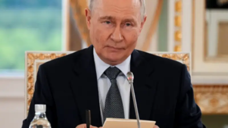 Putin zeigt sich siegessicher – Selenskyj bietet Treffen an
