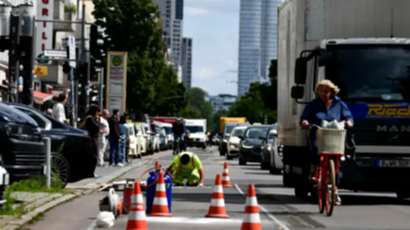 Radwegebau in Charlottenburg-Wilmersdorf: Fortschritt nur im Schneckentempo