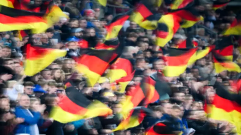 Rassistische Parolen bei WM-Public-Viewing in Berlin: Polizei ermittelt