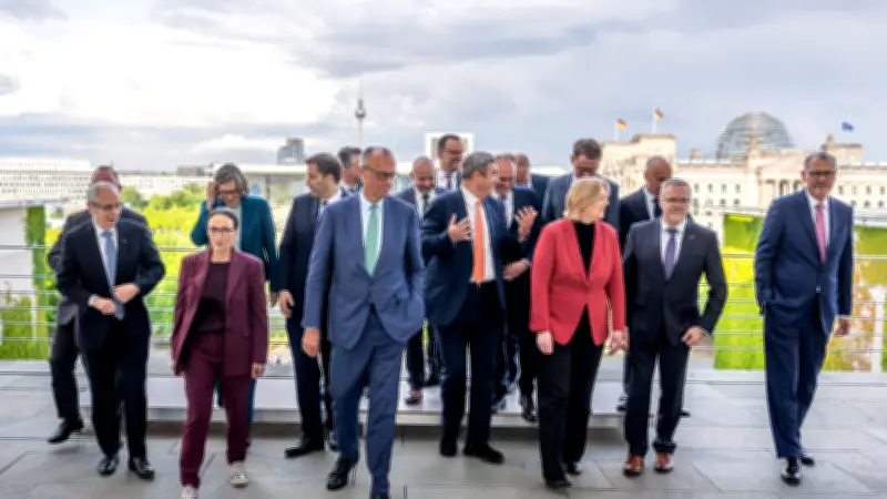 Reformtreffen im Kanzleramt: Koalition und Sozialpartner beraten