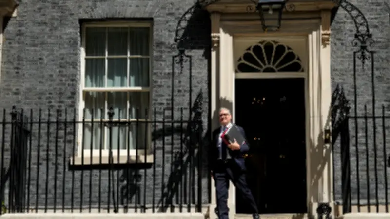 Regierungskrise: Starmer will Abgeordneter bleiben – Burnham als Nachfolger