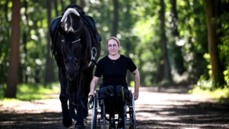 Reitunfall: Gianna Regenbrecht sitzt im Rollstuhl – Liebe zu Pferden stärker