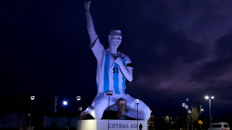 Rekord-Statue von Messi in Argentinien: 26 Meter hoch, 70 Tonnen schwer