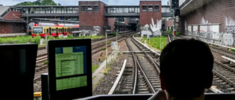 Reparaturen an Weiche: Verspätungen bei Fern- und S-Bahn in Berlin