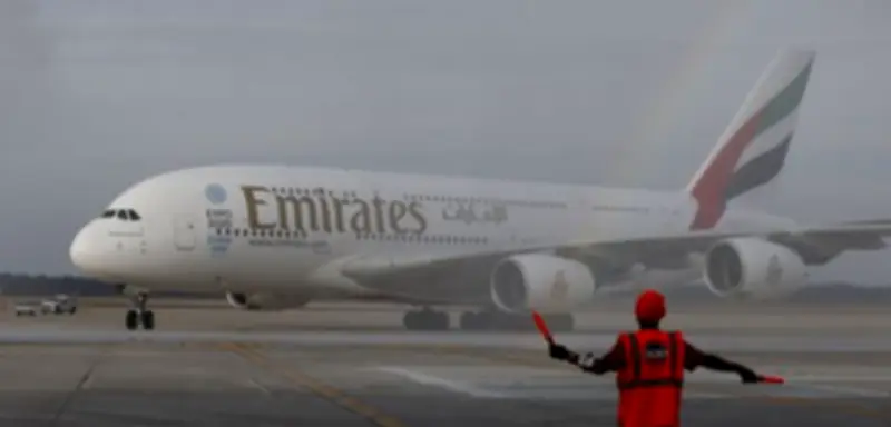Risse in Flügelteilen: 16 Airbus A380 müssen am Boden bleiben