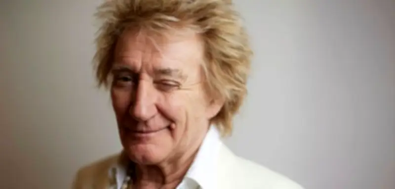 Rod Stewart bei Konzert fast ohnmächtig: Sauerstoffpause und Scherze auf der Bühne