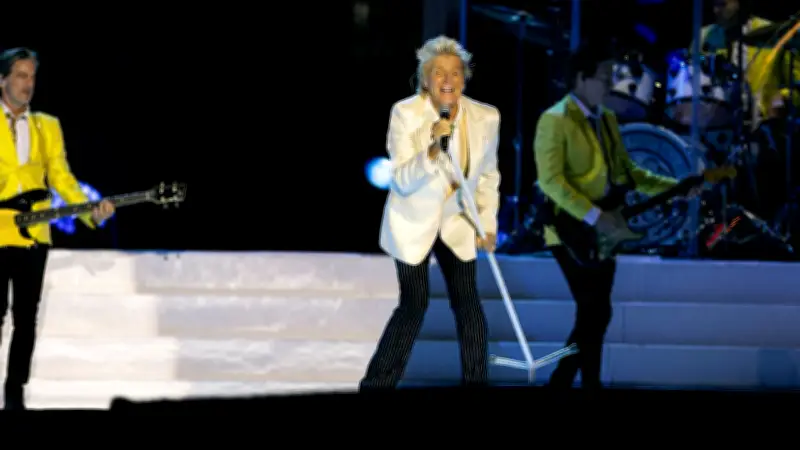 Rod Stewart nach Schwächeanfall: Rocklegende rockt Lissabon