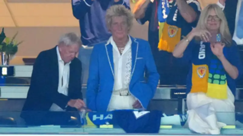 Rod Stewart sagt Konzert ab, jubelt im Stadion – Fans sind empört