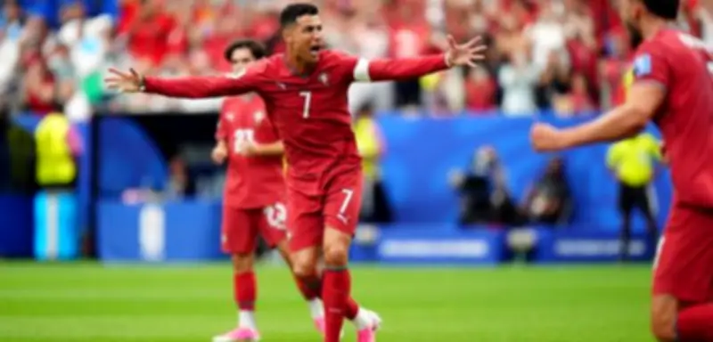 Ronaldo schreibt Geschichte: Portugal besiegt Usbekistan klar