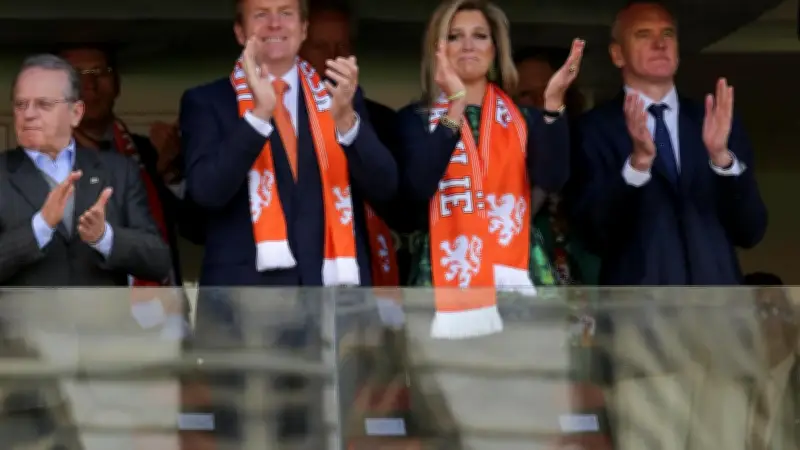 Royale WM-Pläne: Haakon zögert, Felipe und Willem-Alexander reisen