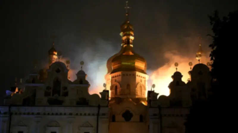 Russischer Angriff: Brand im Kiewer Höhlenkloster