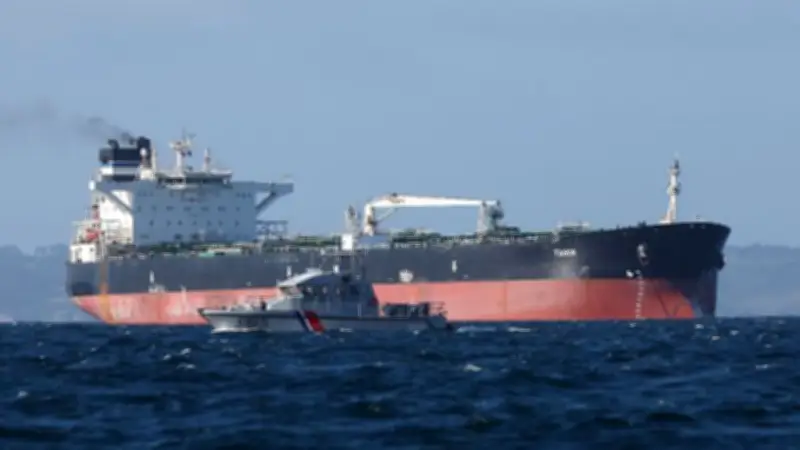 Russischer Schattenflotten-Tanker vor Frankreichs Küste eingetroffen