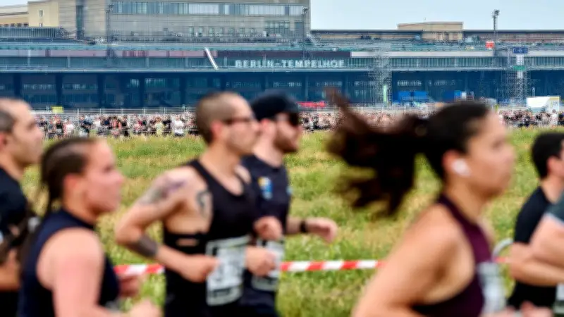 Saucony-Lauf in Berlin: Über 4000 Läufer auf dem Tempelhofer Feld