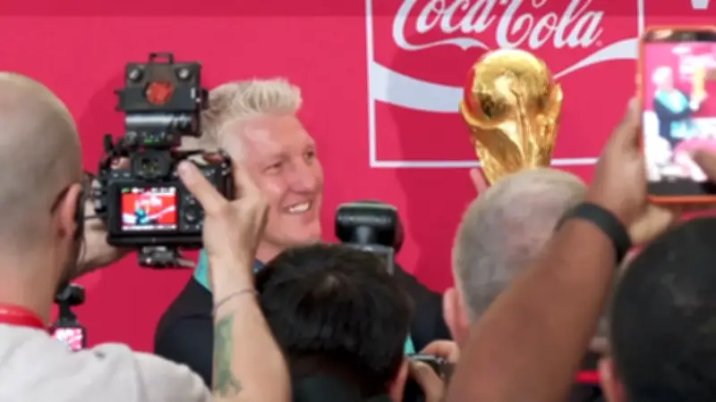 Schweinsteiger: Gänsehaut-Moment bei Pokal-Präsentation