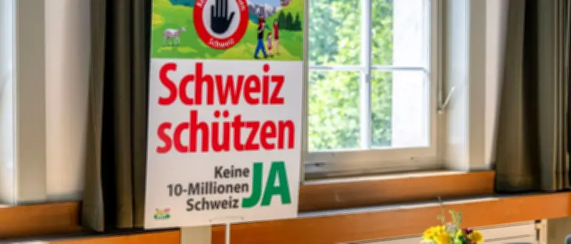 Schweizer lehnen SVP-Migrationsbegrenzung klar ab