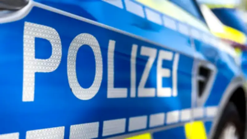 Schwerer Unfall auf B45: Auto überschlägt sich bei Rodgau