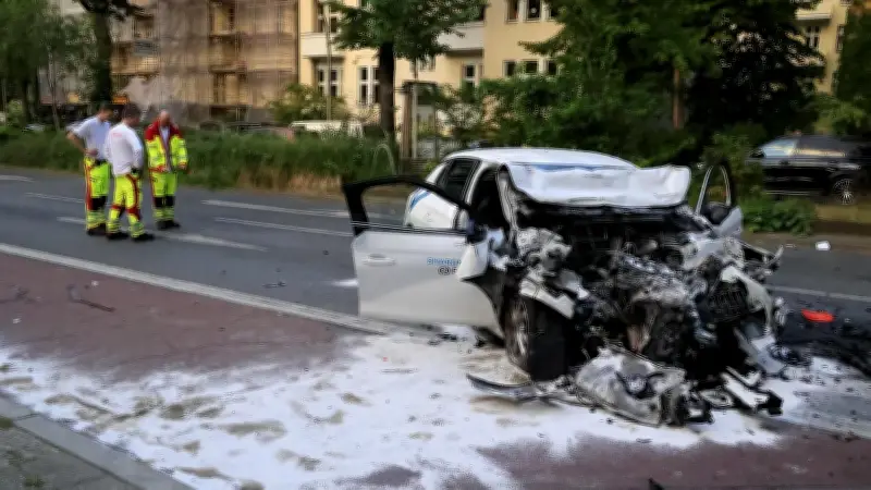 Schwerer Unfall in Friedenau: Mietwagen rammt SUV – Drei Verletzte
