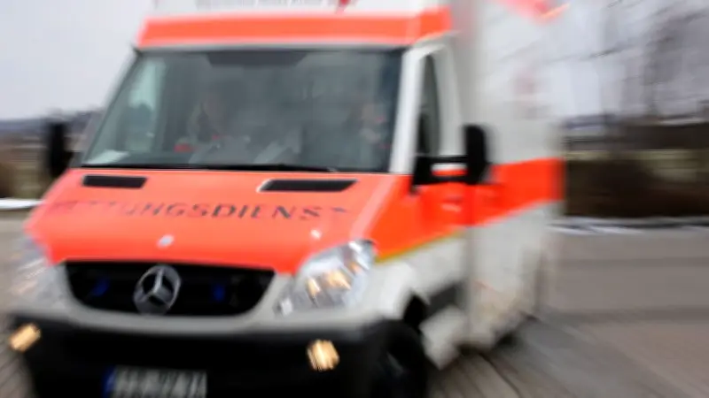 Schwerer Unfall in München: Auto erfasst 87-jährigen Radfahrer