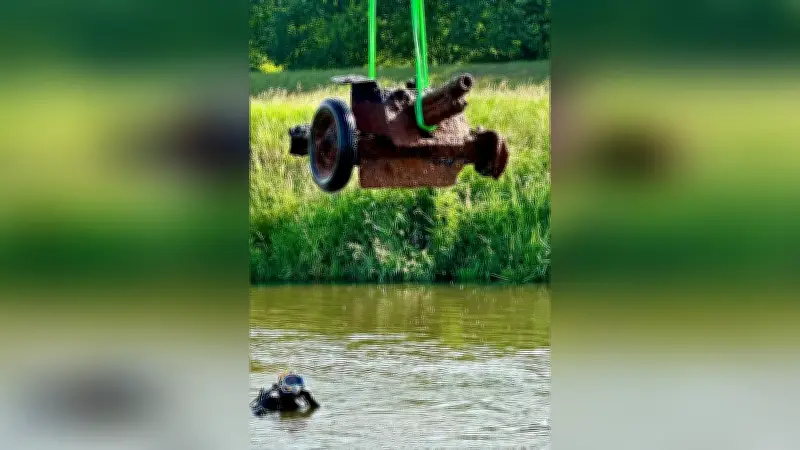 Seltener Fund: Sowjetische Kanone aus Neiße in Brandenburg geborgen